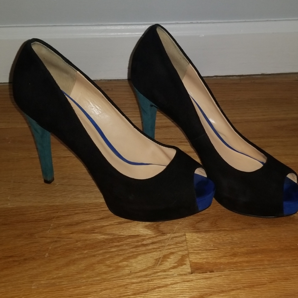 GUESS peep toe heels